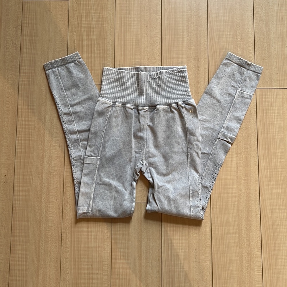 NWOT FREE PEOPLE MOVEMENT GOOD KARMA HIGH RISE 7/8 LEGGINGS AND LONG SLEEVE TOP - Picture 5 of 16